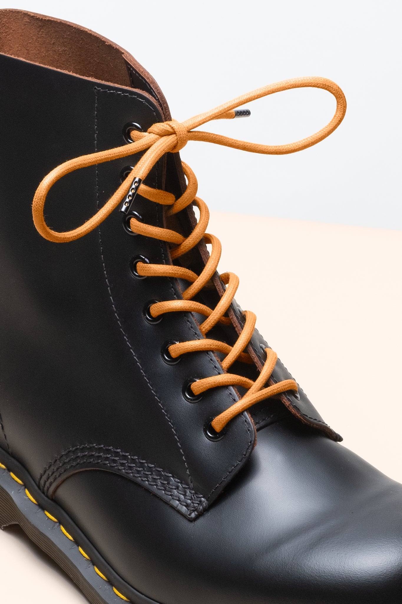 Saddle Brown - 4mm round waxed shoelaces for boots and shoes made from 100% organic cotton - Senkels